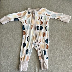 Excellent condition Little Sleepies size preemie. Print: Luna